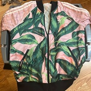 Adidas zip up jacket with zipper pockets kind of like a windbreaker material
